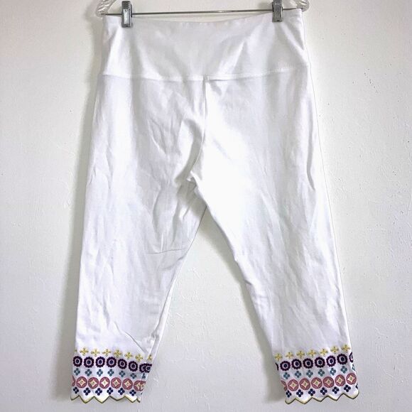 INTRO LOVE THE FIT size L White Stretch Embroidered Trim Capri Leggings Pants - Picture 2 of 5